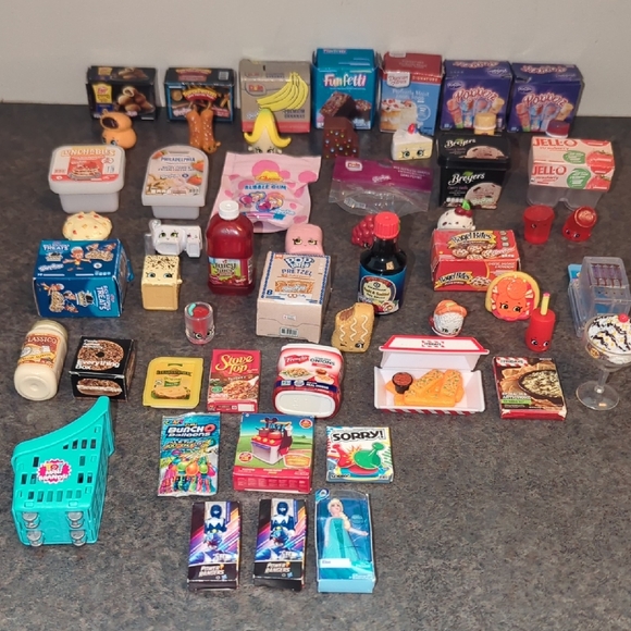 Miniature Grocery Store Playset - Picture 1 of 5